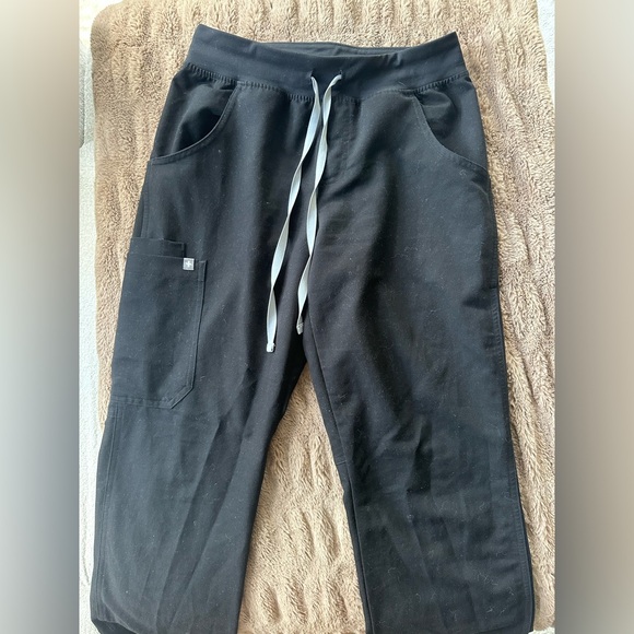 Figs Scrub Pant “Kade Cargo” Black - Picture 1 of 4